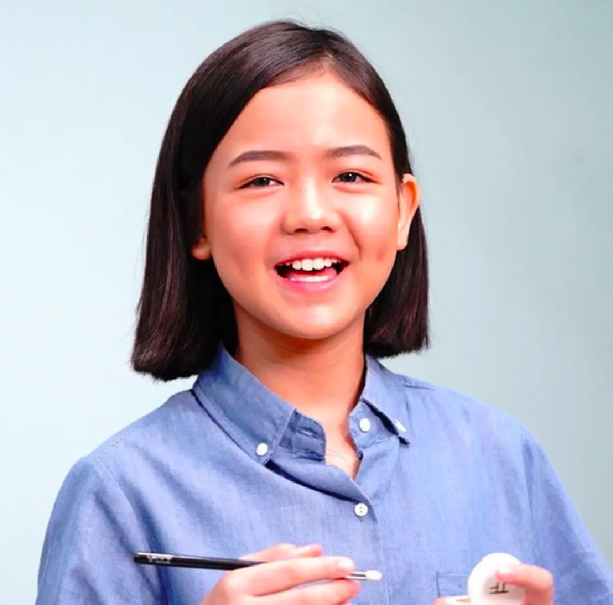 "น้องแพรพาเพลิน” บิวตี้บล็อคเกอร์วัย 12 ปี ถอยบีเอ็มป้ายแดงในวันเกิดตัวเอง