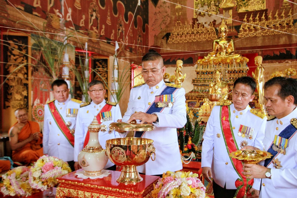 ปทุมธานีจัดพิธีเวียนเทียนสมโภชน้ำอภิเษกสมพระเกียรติ