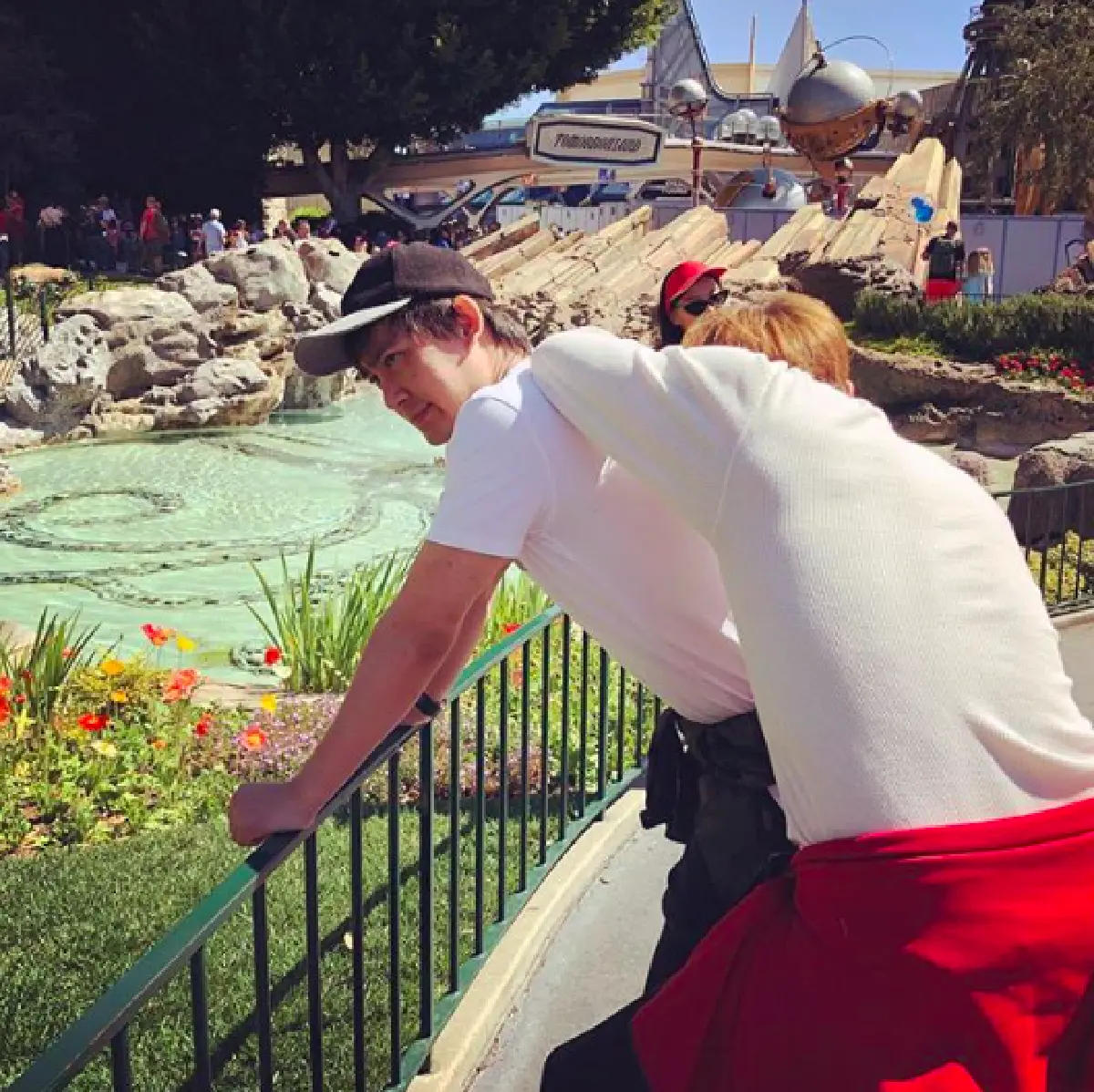 โมเม้นท์พี่น้องอบอุ่น! ”นิชคุณ” แท็กทีมพี่ชายน้องสาว ตะลุยลอสแอนเจลิสอย่างสนุกสนาน