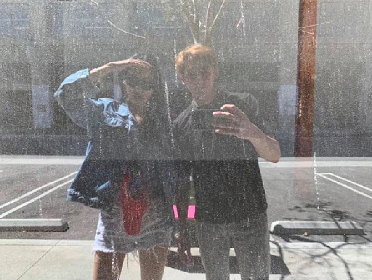 โมเม้นท์พี่น้องอบอุ่น! ”นิชคุณ” แท็กทีมพี่ชายน้องสาว ตะลุยลอสแอนเจลิสอย่างสนุกสนาน