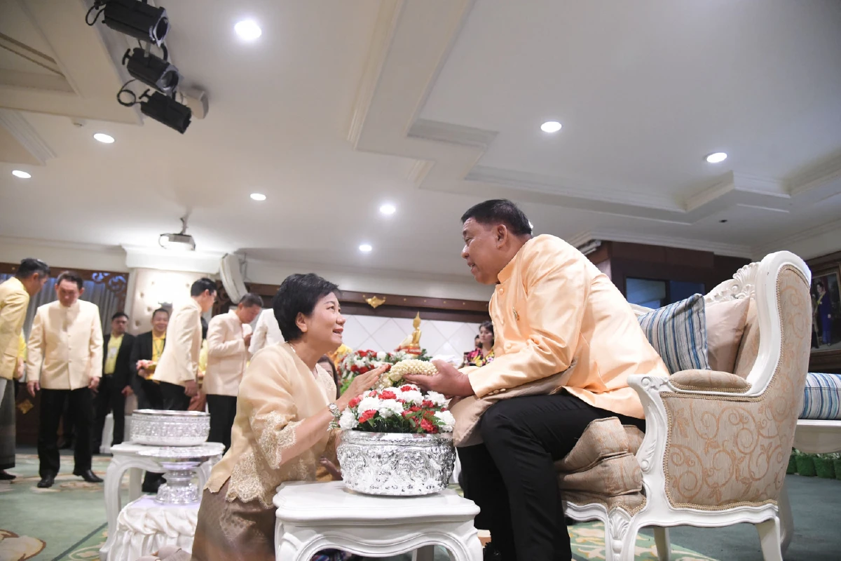 "อัศวิน"ขอให้ข้าราชการลืมสิ่งค้างคาใจหันมาร่วมขับเคลื่อนงานของกรุงเทพฯ