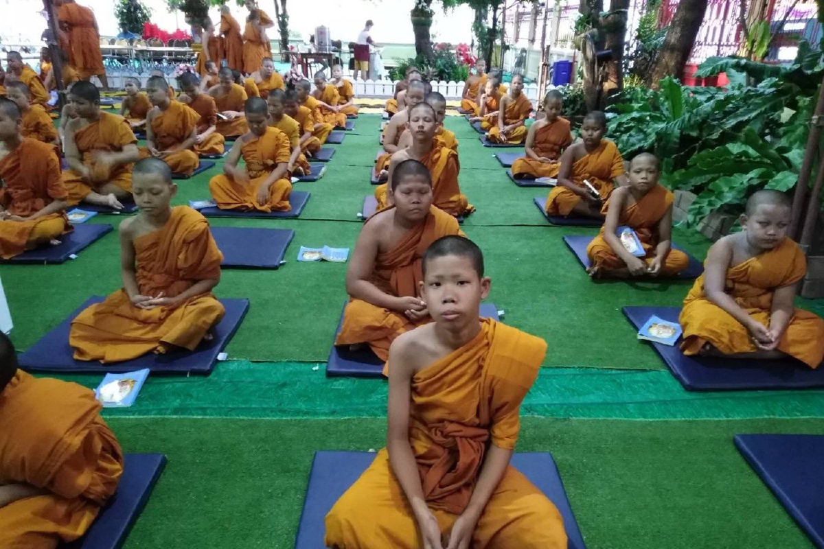 เณรนับร้อยบวชถวายสมเด็จพระเทพรัตนฯที่วัดภคินีนาถ เณรนับร้อยบวชถวายสมเด็จพระเทพรัตนฯที่วัดภคินีนาถ