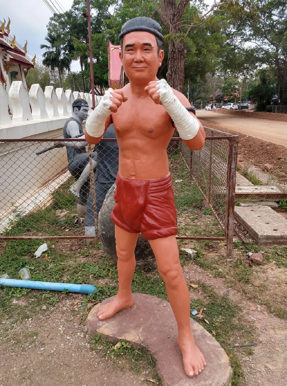 ไม่ใช่แต่ใกล้เคียง! รูปปั้นนักรบโบราณหน้าตาคล้ายคนดัง