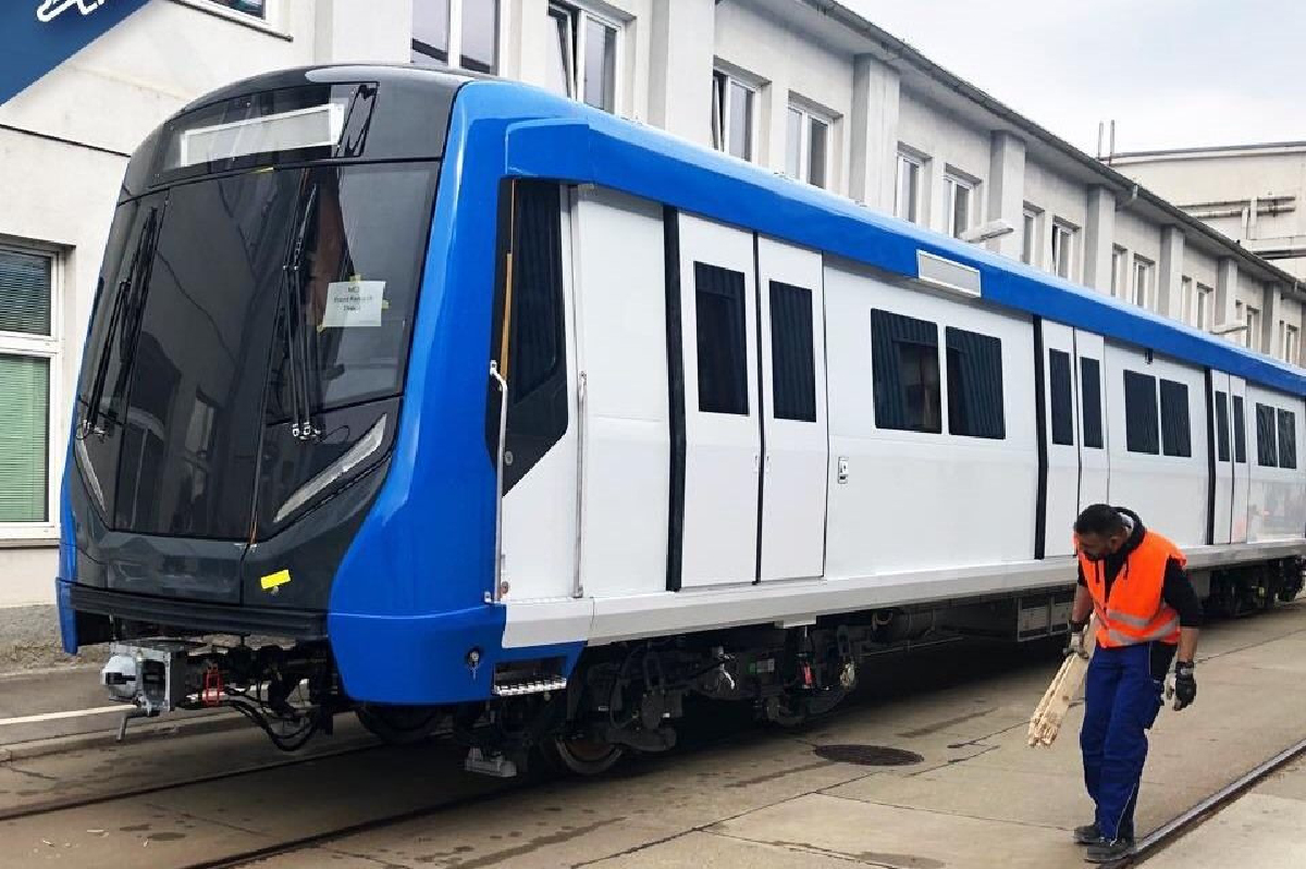 เผยโฉมรถไฟฟ้าสายสีน้ำเงินขบวนใหม่ ไม่มีถอดเบาะนั่งแล้ว เผยโฉมรถไฟฟ้าสายสีน้ำเงินขบวนใหม่ ไม่มีถอดเบาะนั่งแล้ว