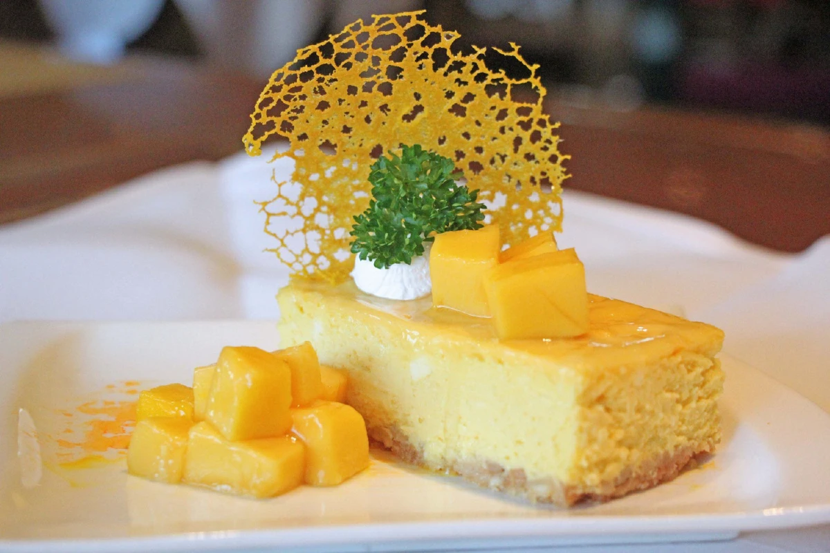 ชิม 'ข้าวแช่' ตำรับไทย ในห้องอาหาร ดิ เอมเมอรัลด์ ค็อฟฟี่ช็อพ พร้อมโปรโมชั่นพิเศษเพื่อผู้สูงอายุ