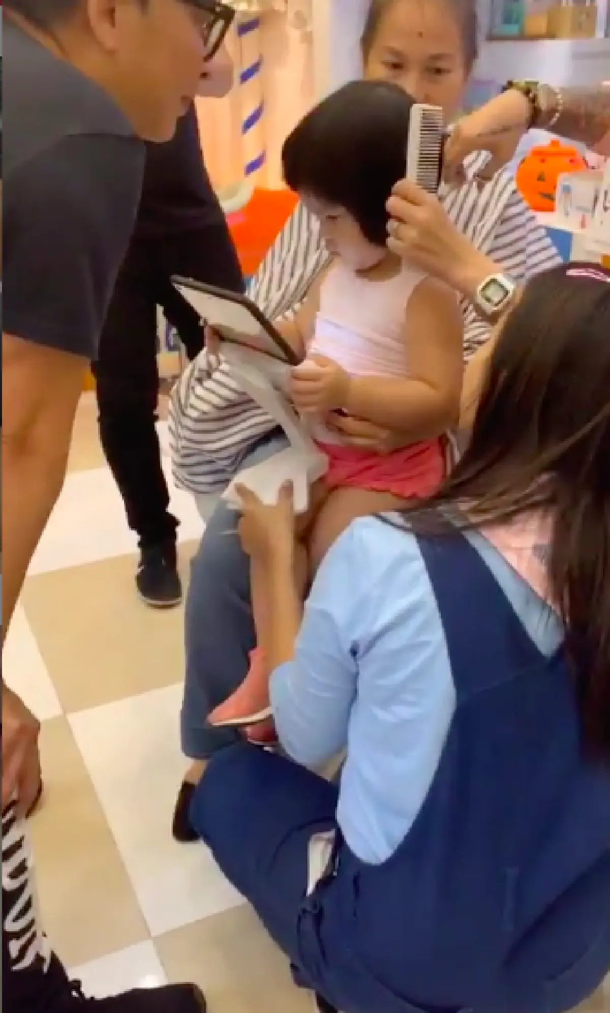 ส่องทรงผมใหม่ของ “น้องออเกรซ” ลูกสาว “เปิ้ล นาคร” ทั้งฮา ทั้งน่าเอ็นดู