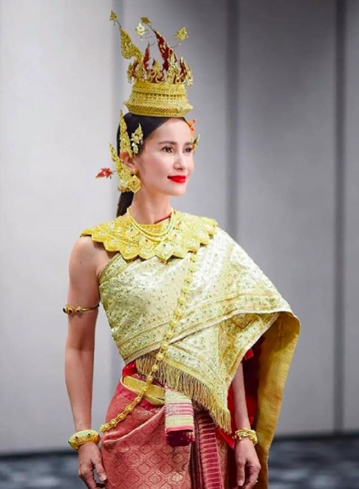 “แอน-เบลล่า” ถูกเนรมิตเป็นนางทุงษะเทวี นางสงกรานต์ประจำปี ๒๕๖๒