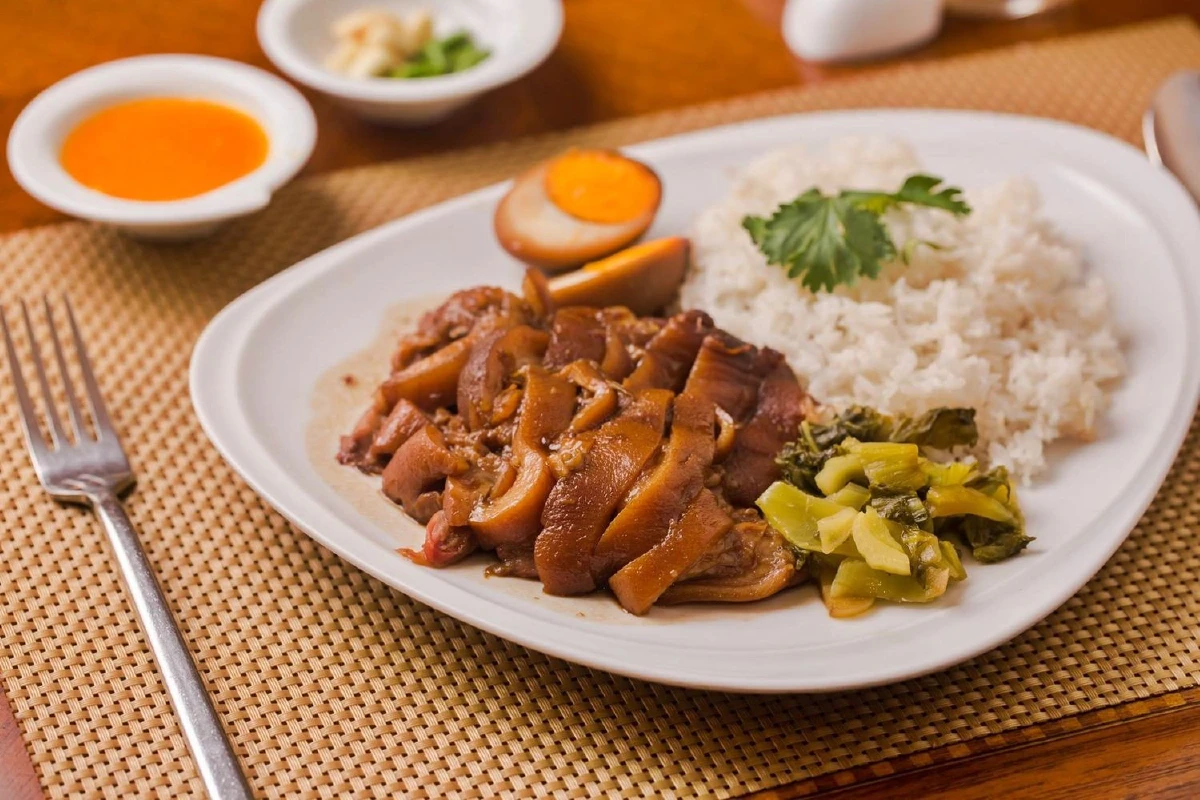 ชิม 'ข้าวแช่' ตำรับไทย ในห้องอาหาร ดิ เอมเมอรัลด์ ค็อฟฟี่ช็อพ พร้อมโปรโมชั่นพิเศษเพื่อผู้สูงอายุ