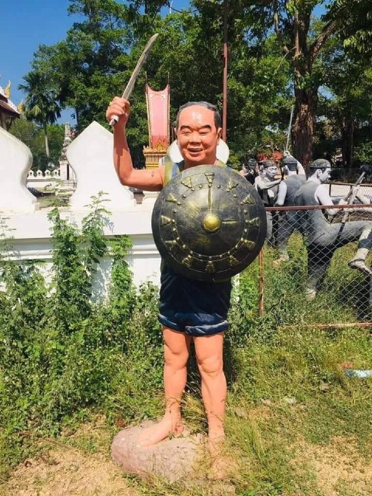 ไม่ใช่แต่ใกล้เคียง! รูปปั้นนักรบโบราณหน้าตาคล้ายคนดัง