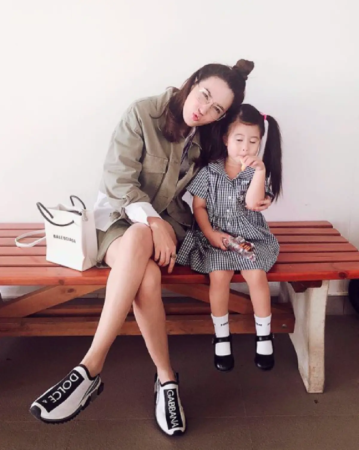 เอ็นดูหนักมาก! ส่องภาพ “น้องมายู” กับสีหน้าต่างๆ เวลาถ่ายภาพคู่กับ “แม่แมย์"