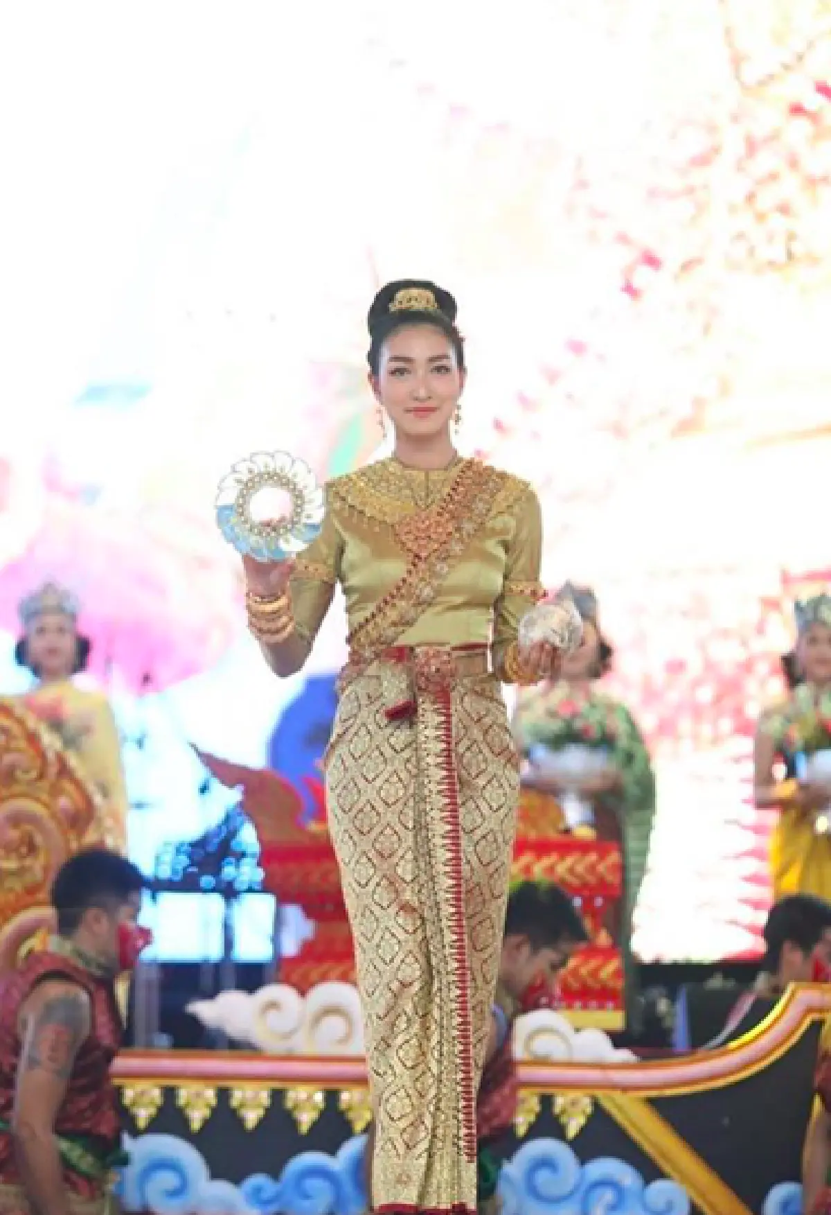 “แต้ว-แพนเค้ก” แปลงโฉมสุดสง่าเป็นนางทุงษะเทวี ความงามสะกดตาทั้งคู่