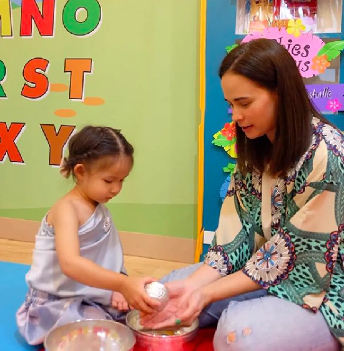 ชุ่มฉ่ำหัวใจ...เหล่าคนบันเทิงร่วมรดน้ำดำหัวผู้ใหญ่ในเทศกาลสงกรานต์