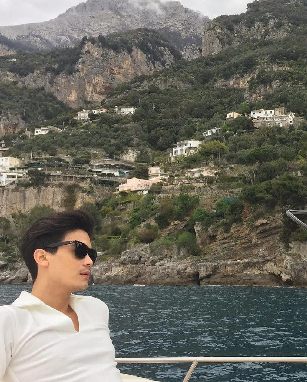 ซันนี่ สุวรรณเมธานนท์ เก็กหล่อโชว์ความคูล ขณะล่องเรือสุดชิลที่อิตาลี