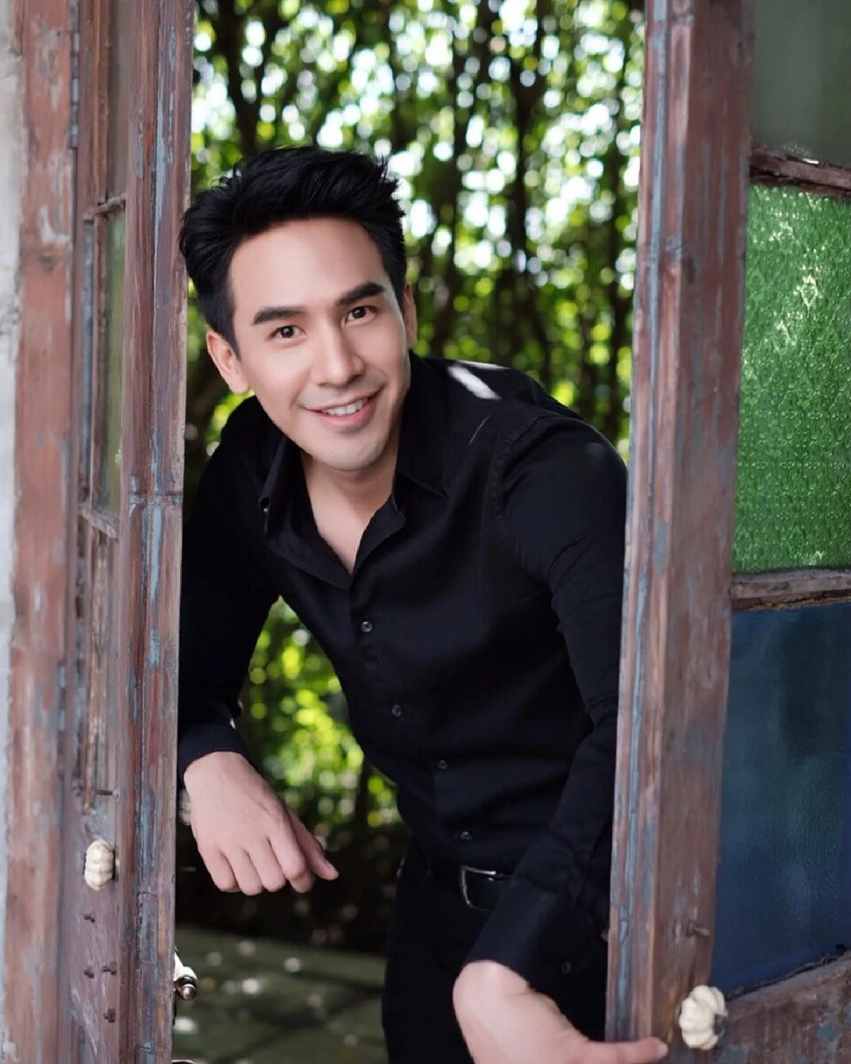 ขายของเก่ง! โป๊ป ธนวรรธน์ อวดกล้ามแขนล่ำรับสงกรานต์