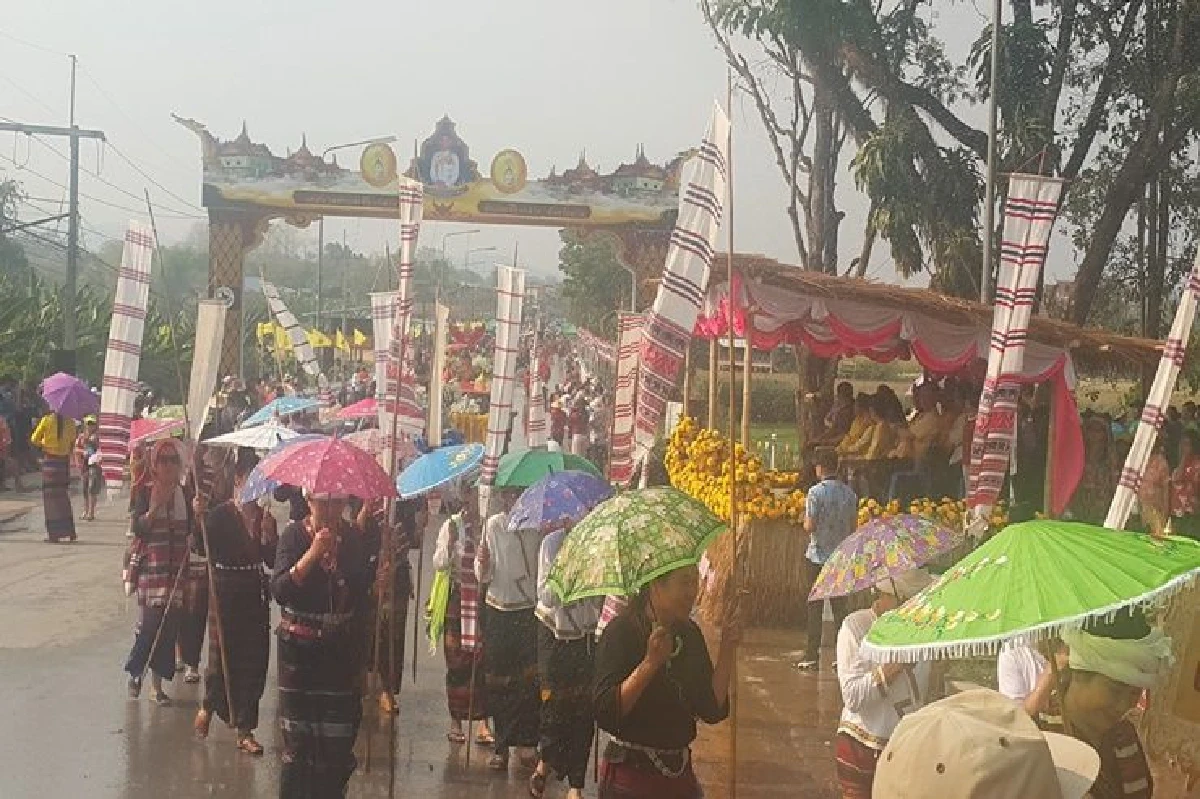 อลังการ!นางรำ 600 ชีวิตร่วมฟ้อนรำขบวนแห่ลอดอุโมงค์บ่อน้ำทิพย์“งานสงกรานต์เก๋ไก๋เชียงกลาง”