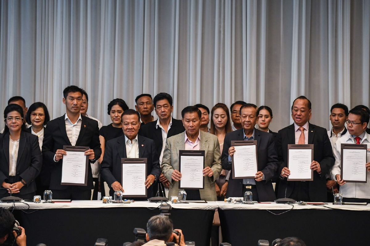 รัฐบาลแห่งชาติ คือทางออกฉุกเฉินของชาติ ไม่ใช่ของพรรคการเมือง รัฐบาลแห่งชาติ คือทางออกฉุกเฉินของชาติ ไม่ใช่ของพรรคการเมือง