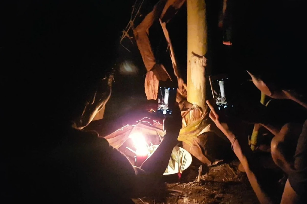 หัวปลีแทงทะลุยอดปลายต้นกล้วยชาวบ้านแห่ดูหวังโชคลาภ