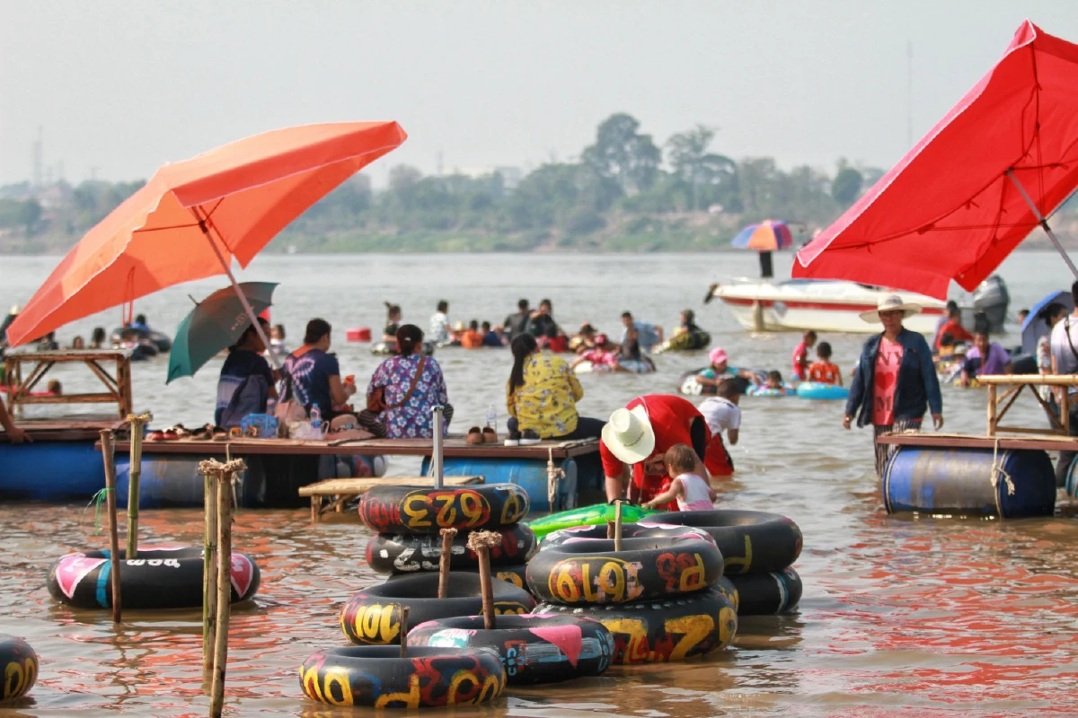 ชวนเที่ยวทะเลน้ำจืดริมแม่น้ำโขงชมความมหัศจรรย์ทางธรรมชาติ