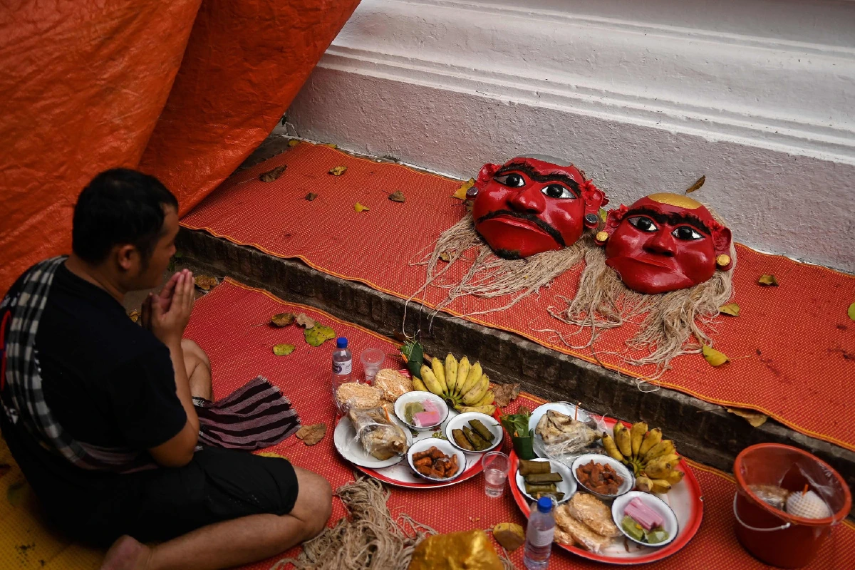 แห่ "ปู่เยอ ย่าเยอ" บรรพบุรุษแห่งเมืองหลวงพระบาง
