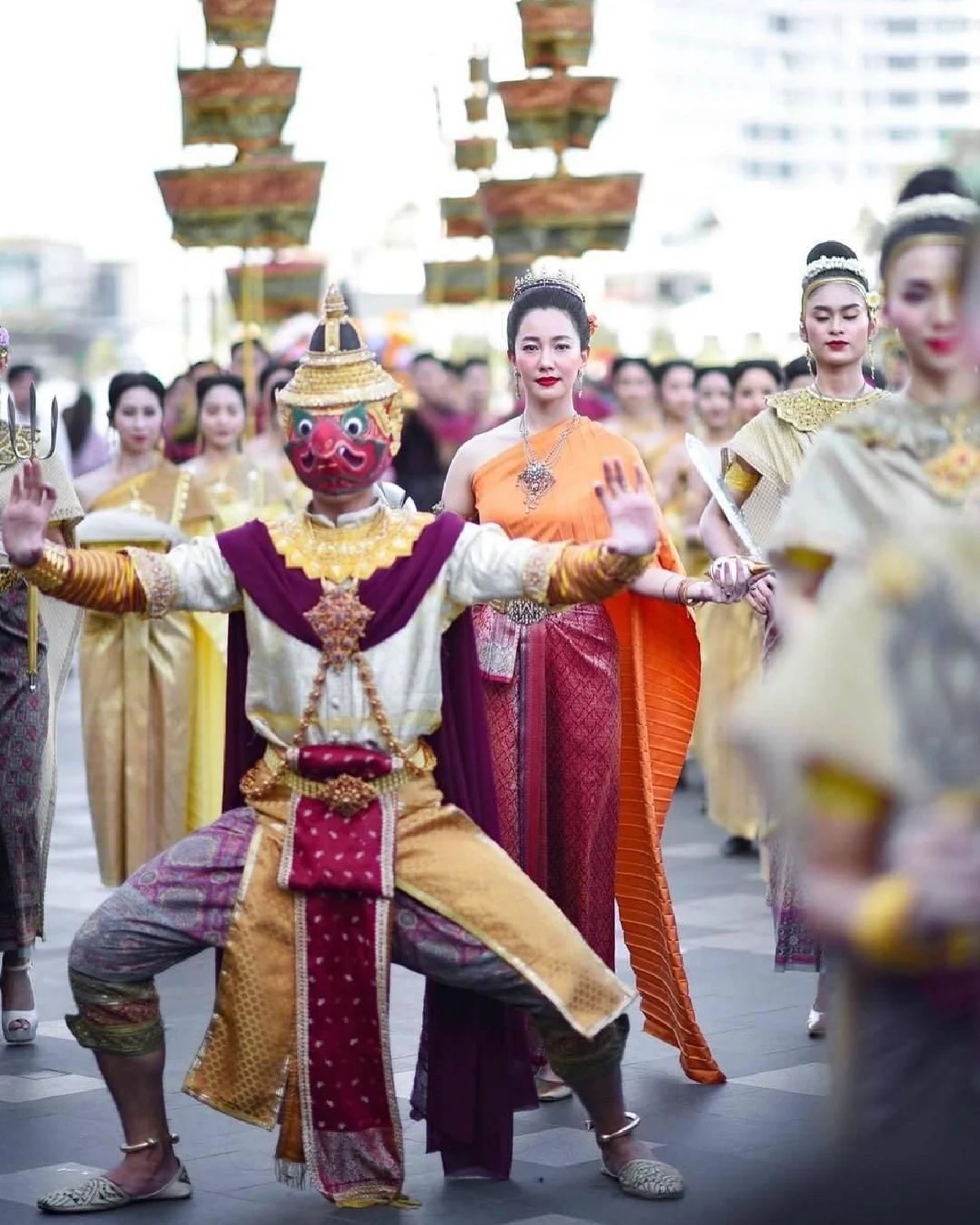 ยืนหนึ่งเรื่องชุดไทย! นุ่น วรนุช แต่งเป็นนางสงกรานต์ สวยเป๊ะแต่ทำไมไม่อลังการเท่าคนอื่น