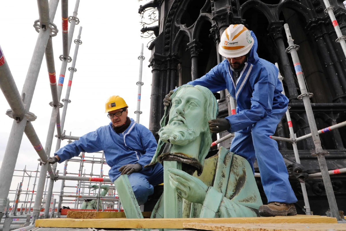 เปิดกรุสมบัติ นอเทรอดามรอดจากไฟหวุดหวิด