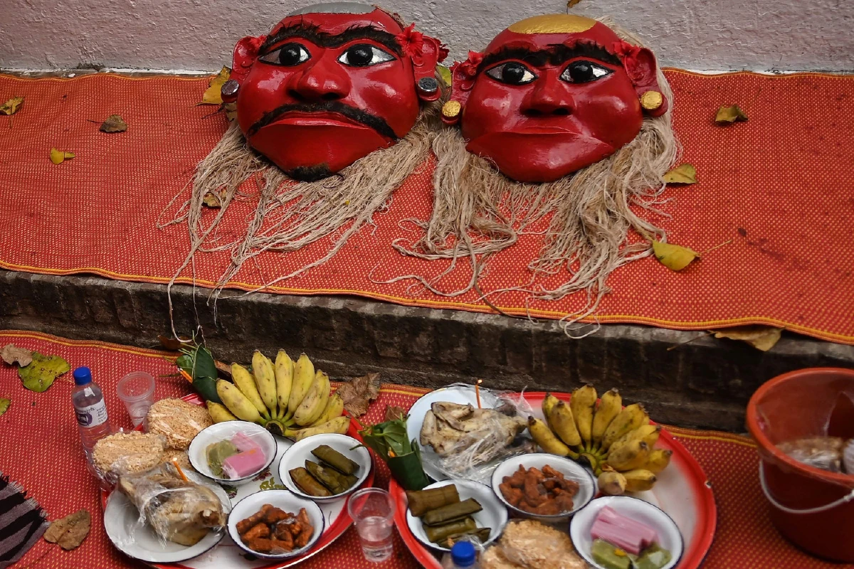 แห่ "ปู่เยอ ย่าเยอ" บรรพบุรุษแห่งเมืองหลวงพระบาง