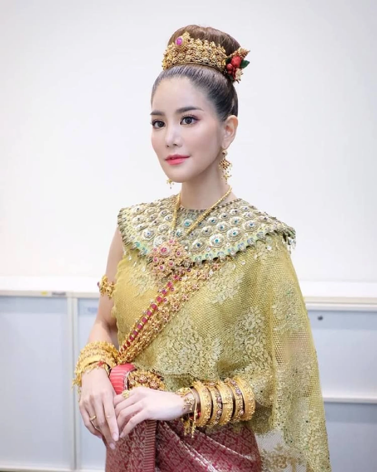 งดงามจับใจ! ก้อย รัชวิน ในลุคนางสงกรานต์ ทำเอาแฟนๆตาค้างยิ่งซูมยิ่งสวย