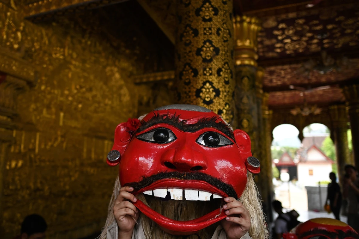 แห่ "ปู่เยอ ย่าเยอ" บรรพบุรุษแห่งเมืองหลวงพระบาง