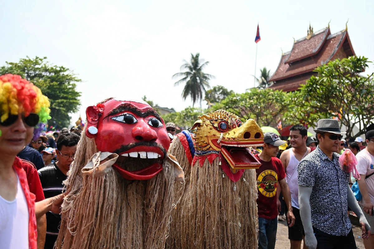 แห่ "ปู่เยอ ย่าเยอ" บรรพบุรุษแห่งเมืองหลวงพระบาง