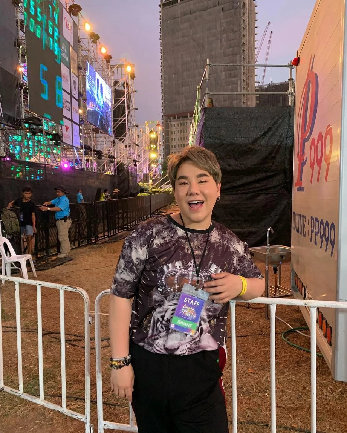 ดีเจบุ๊กโกะ ไม่อายทำกิน! ขายน้ำแก้วละ 30 บาทช่วงสงกรานต์ ฟันกำไรครึ่งหมื่น