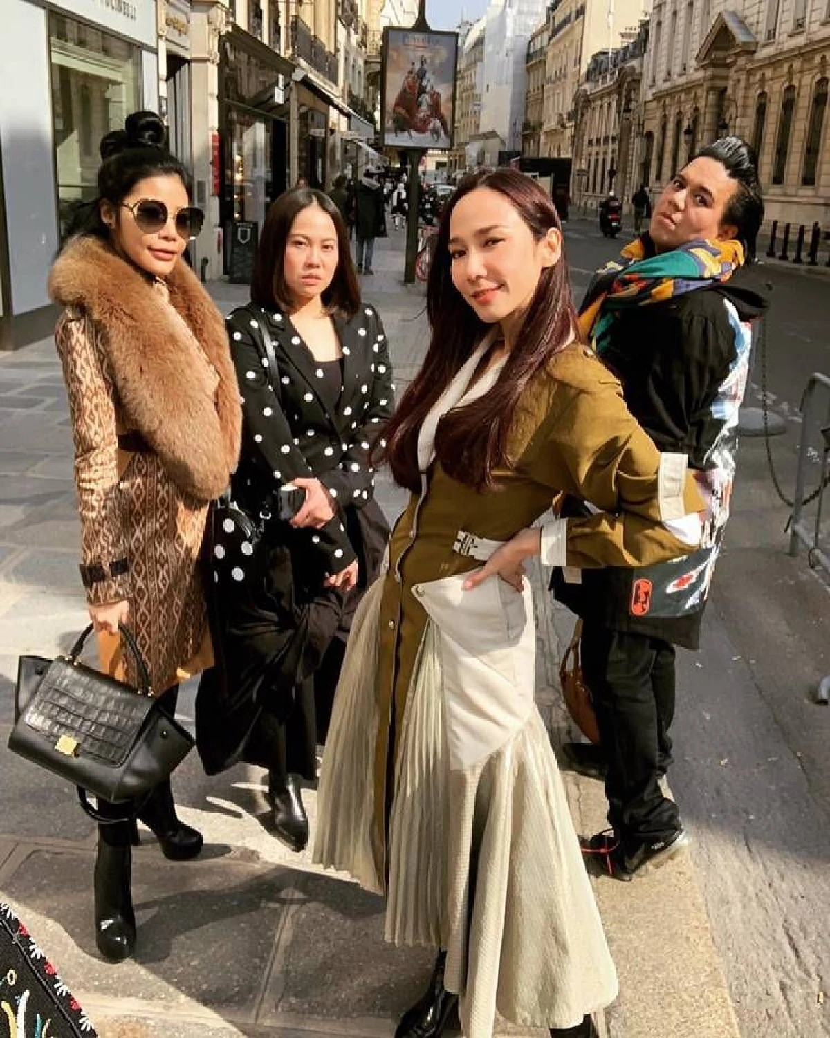 โสดอย่างเฉิดฉาย! อั้ม พัชราภา นำทีมแก๊งเพื่อนเที่ยวปารีส จัดเต็มแฟชั่นสุดปัง