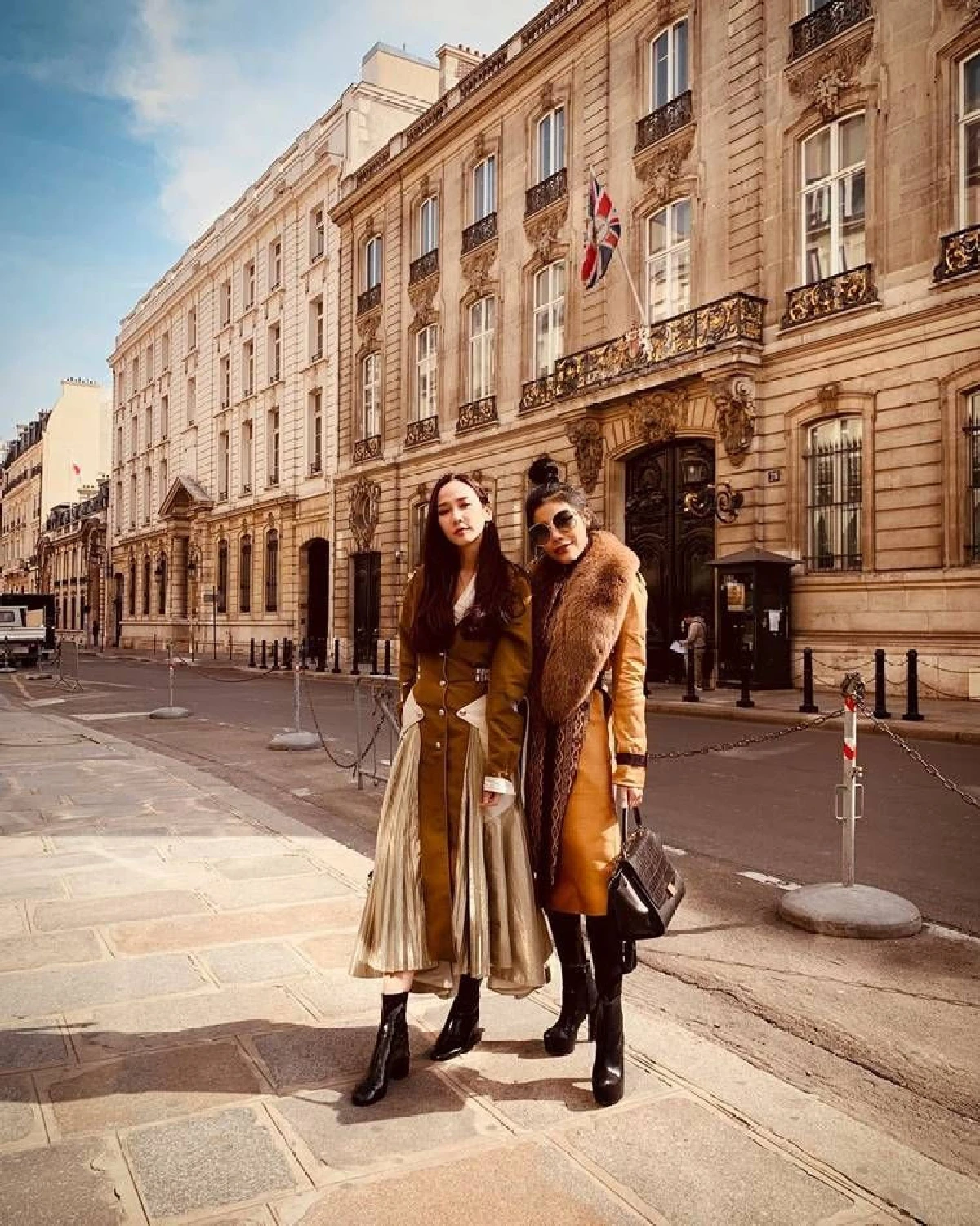 โสดอย่างเฉิดฉาย! อั้ม พัชราภา นำทีมแก๊งเพื่อนเที่ยวปารีส จัดเต็มแฟชั่นสุดปัง