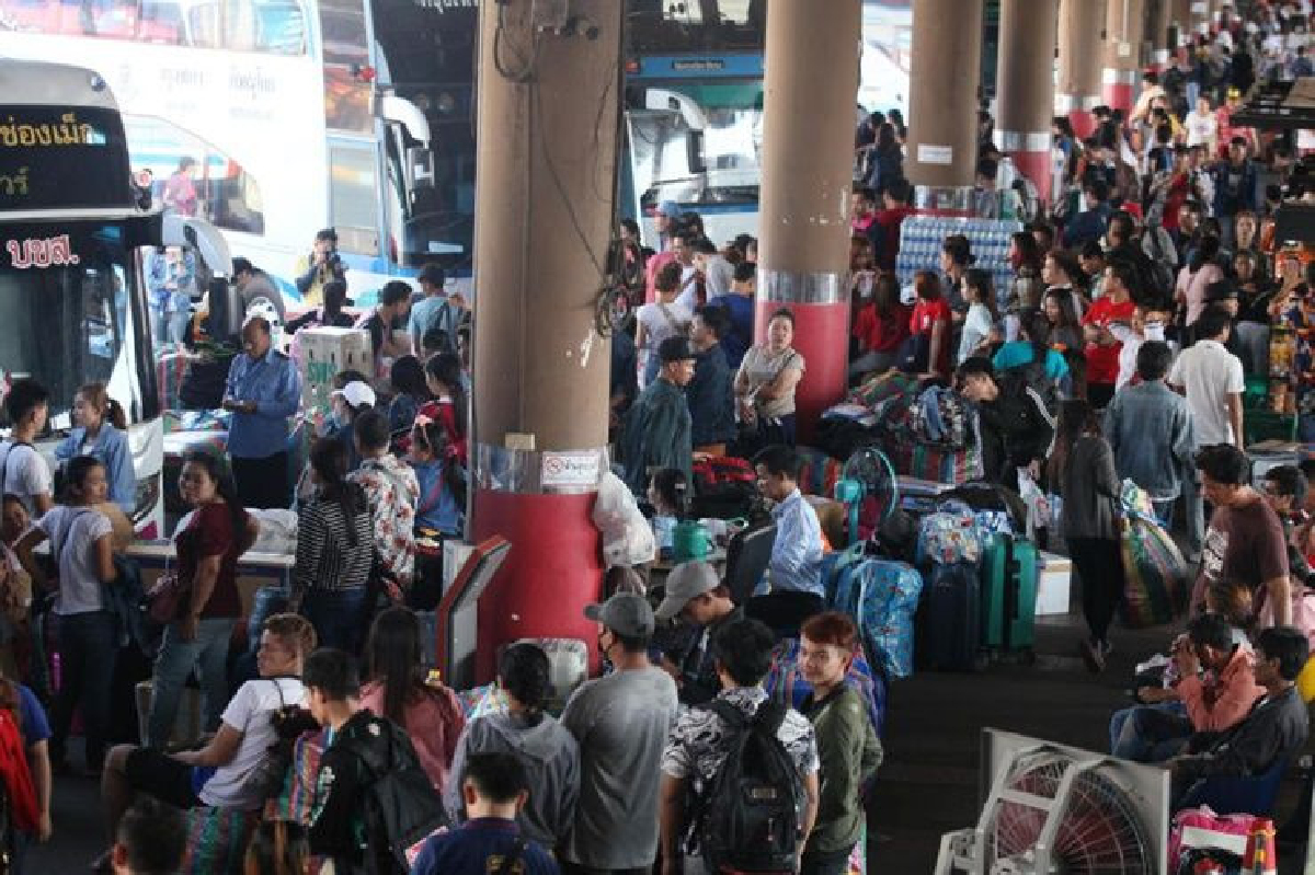 บขส.คาดประชาชนแห่กลับกรุง 17เม.ย. กว่า 1.4แสนคน จัดรถรองรับ7,800เที่ยว บขส.คาดประชาชนแห่กลับกรุง 17เม.ย. กว่า 1.4แสนคน จัดรถรองรับ7,800เที่ยว