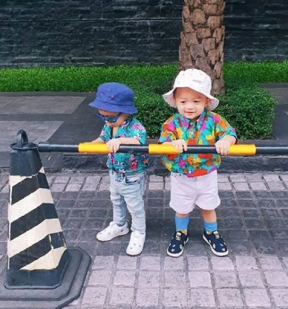 พักแบรนด์เนมแปป! แม่ชมพู่ ปลื้มเสื้อผ้าตลาดนัด สายฟ้า-พายุ ใส่แล้วเท่ราคาคุ้มมาก