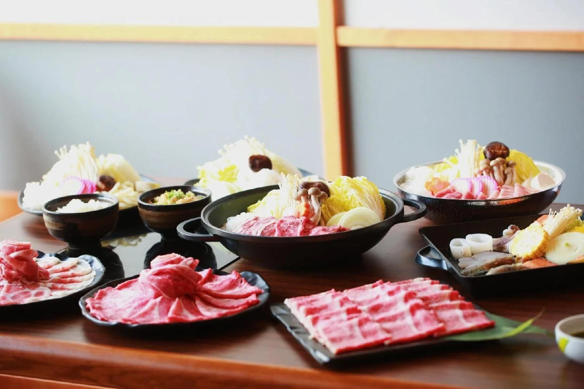 AKIYOSHI ญี่ปุ่นจัดเต็มทั้งชาบู-สุกี้-ปิ้งย่าง ท่ามกลางบรรยากาศร่วมสมัยใกล้รถไฟฟ้า