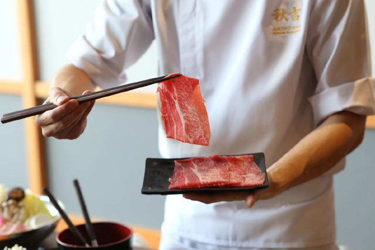 AKIYOSHI ญี่ปุ่นจัดเต็มทั้งชาบู-สุกี้-ปิ้งย่าง ท่ามกลางบรรยากาศร่วมสมัยใกล้รถไฟฟ้า