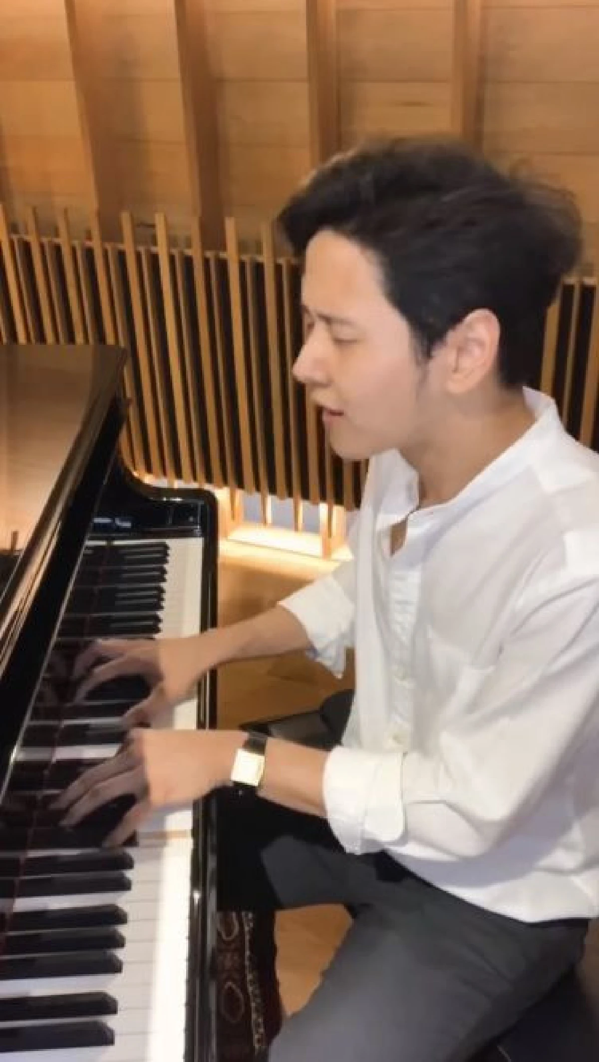 ใจละลายกับผู้ชายคนนี้! โต๋ ศักดิ์สิทธิ์ ร้องเพลง "เลิกคุยทั้งอำเภอฯ" เวอร์ชั่นละมุน (คลิป)