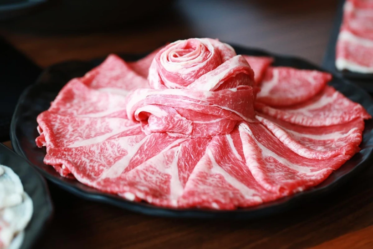 AKIYOSHI ญี่ปุ่นจัดเต็มทั้งชาบู-สุกี้-ปิ้งย่าง ท่ามกลางบรรยากาศร่วมสมัยใกล้รถไฟฟ้า