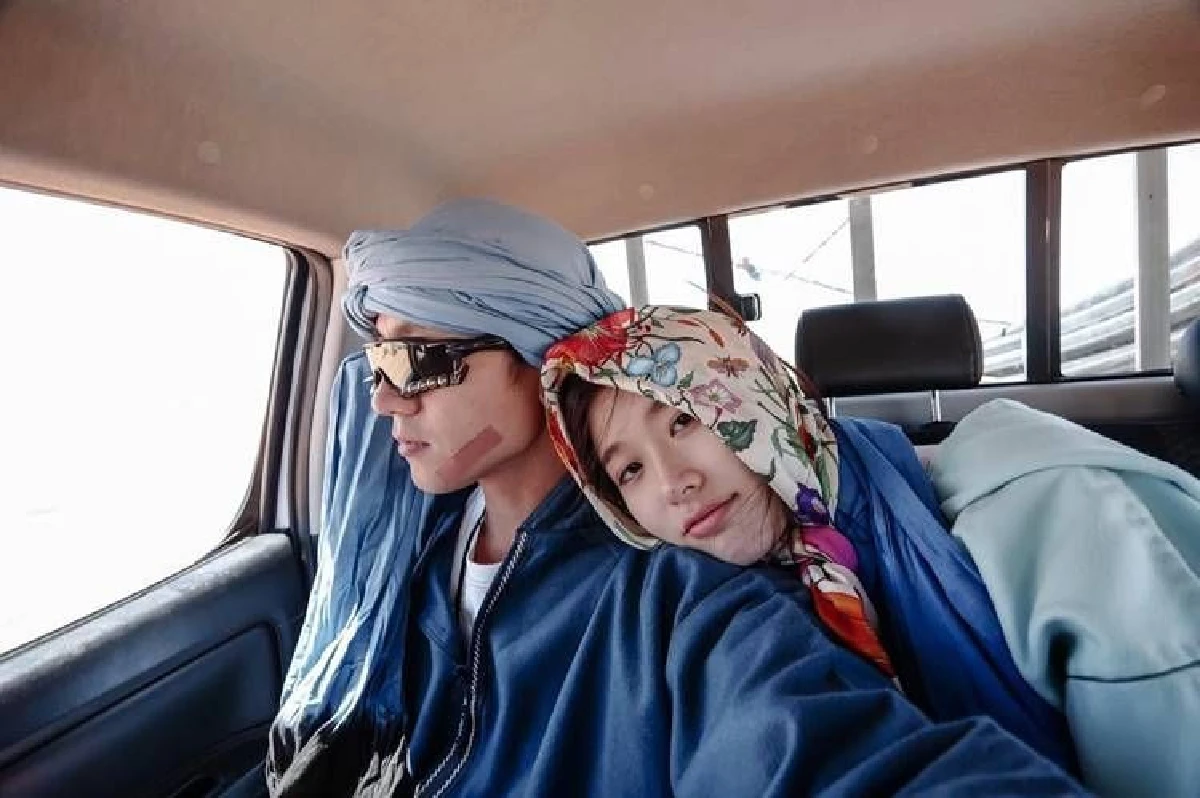 ทริปหวานแฟชั่นจัดเต็ม! แก้ว-โทนี่ ควงคู่สวีทกลางทะเลทรายซาฮารา