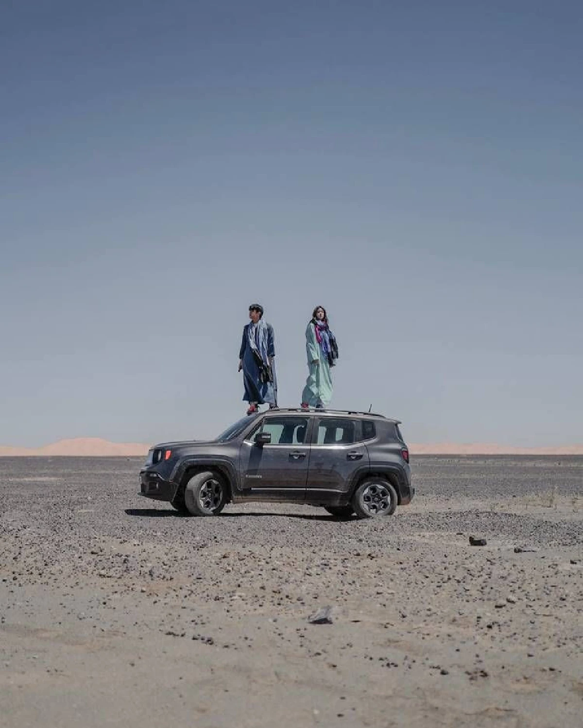 ทริปหวานแฟชั่นจัดเต็ม! แก้ว-โทนี่ ควงคู่สวีทกลางทะเลทรายซาฮารา