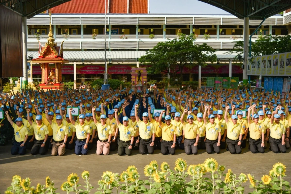 ประชาชนจิตอาสาพร้อมใจพัฒนาคลองเปรมประชากรให้ใสสะอาด