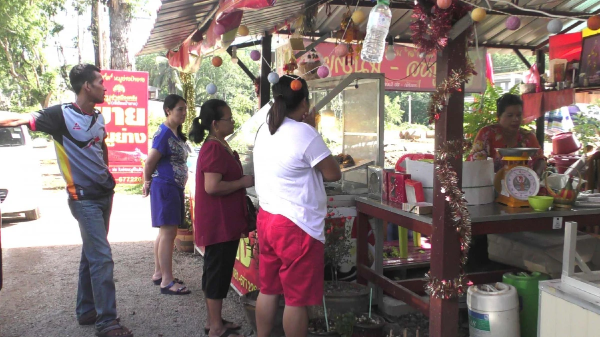 หมูย่างเมืองตรังร้อนแรงยอดขายเดือนเม.ย.พุ่งกว่า 20 ล้านบาท