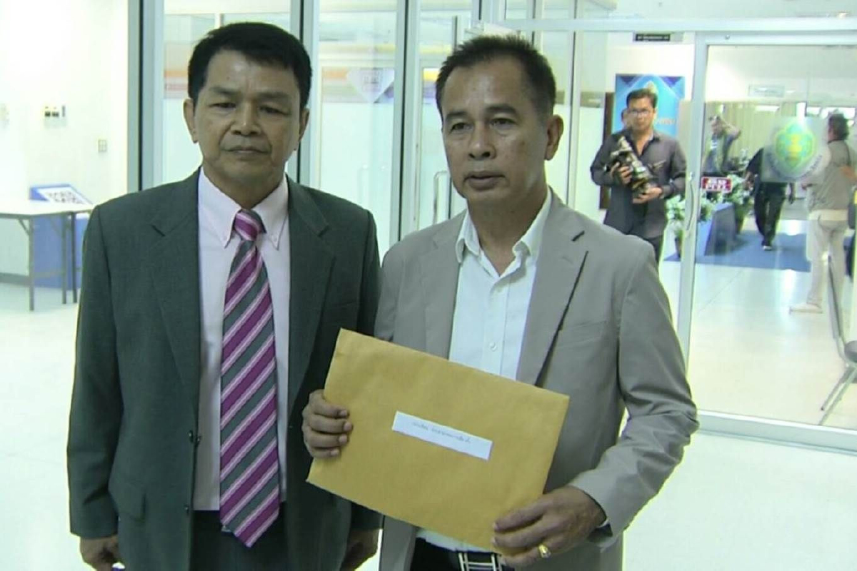 "พปชร".ร้องกกต.สอบ"ว่าที่ส.ส.ปชป." เขต 2 ชุมพร ให้พ่อช่วยหาเสียง "พปชร".ร้องกกต.สอบ"ว่าที่ส.ส.ปชป." เขต 2 ชุมพร ให้พ่อช่วยหาเสียง
