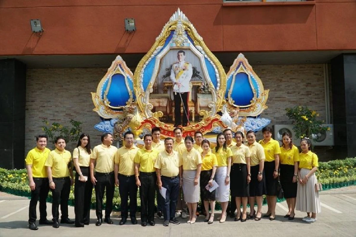 สุดารัตน์-แกนนำพท.ลงทะเบียนจิตอาสาเฉพาะกิจพิธีบรมราชาภิเษก