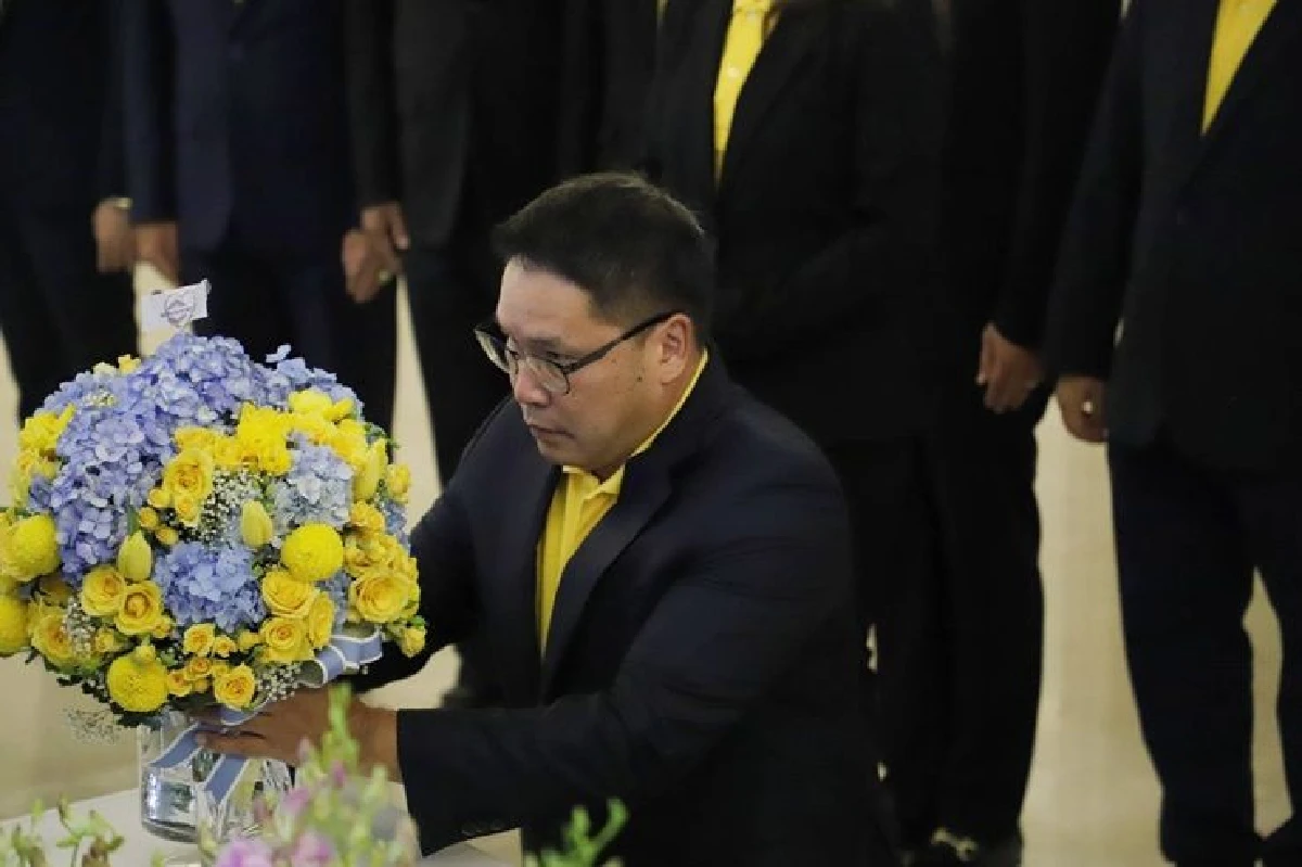 พปชร.ร่วมลงนามถวายพระพรพระราชินีในร.9-พระองค์โสม