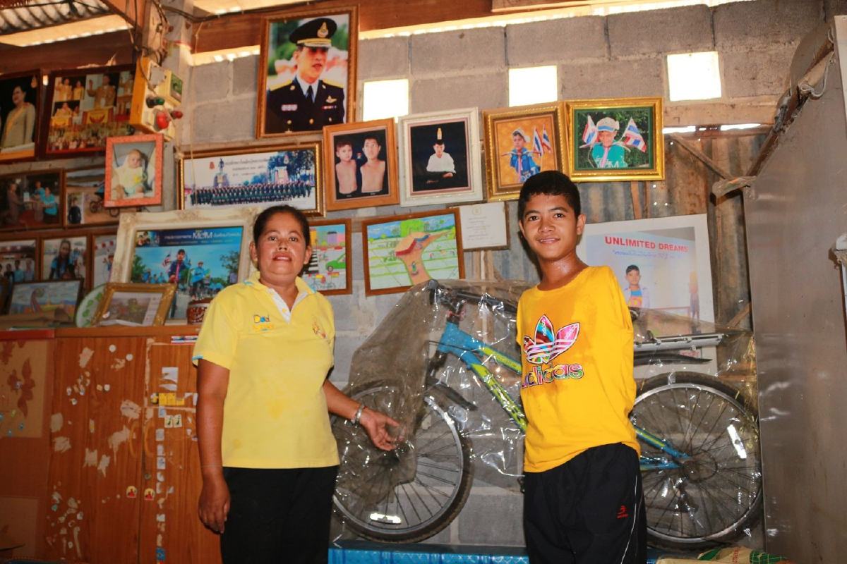 ส่องชีวิต"น้องทาม"ยังเก็บรักษาจักรยานพระราชทานเพื่อผู้พิการเป็นอย่างดี ส่องชีวิต"น้องทาม"ยังเก็บรักษาจักรยานพระราชทานเพื่อผู้พิการเป็นอย่างดี
