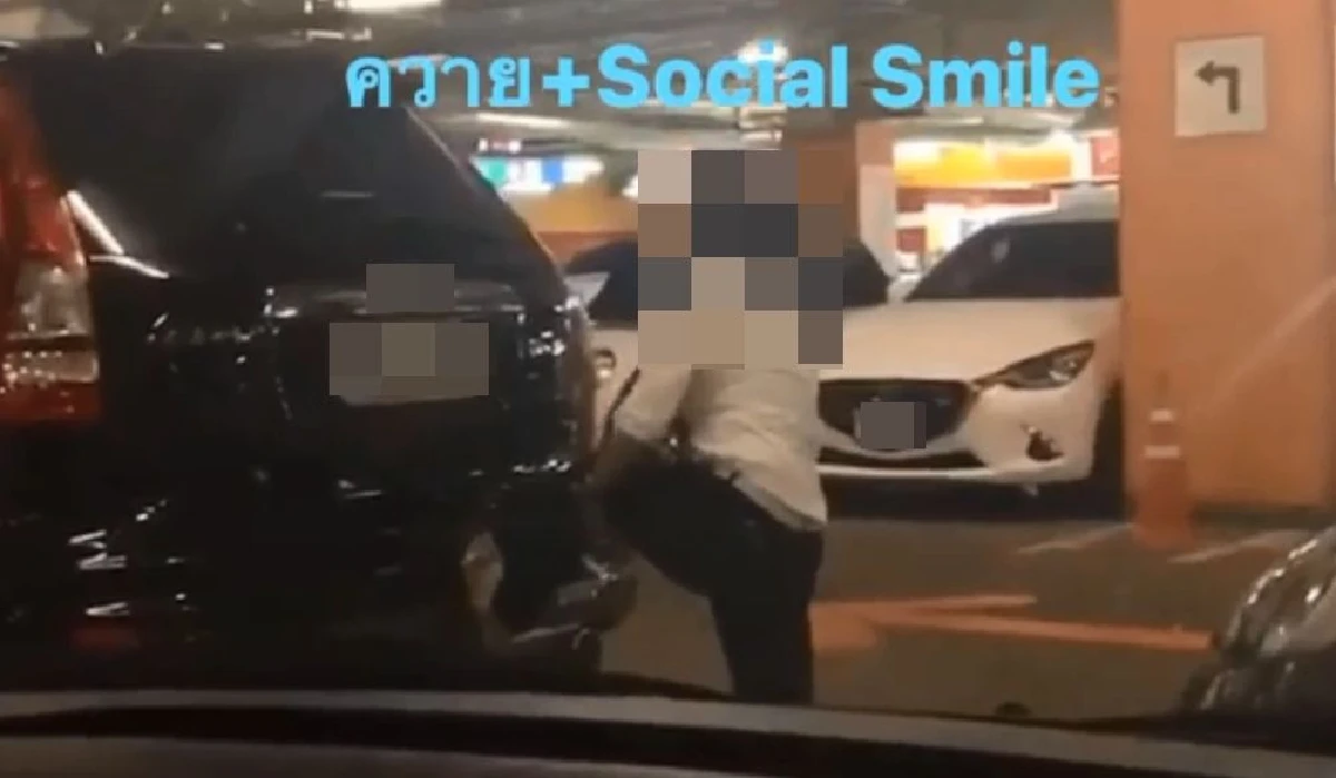 ชาวเน็ตจวกยับสาวใช้เท้ายันรถคนอื่นให้พ้นทาง