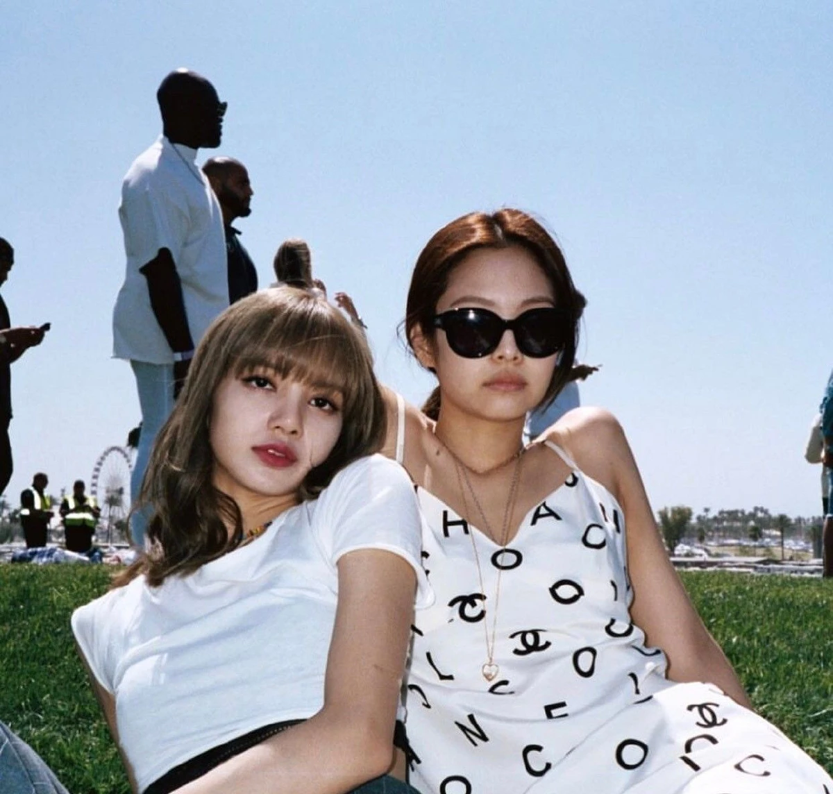 วันสบายๆของไอดอลสุดฮอต ลิซ่า BLACKPINK สวยเริ่ดในแคลิฟอร์เนีย