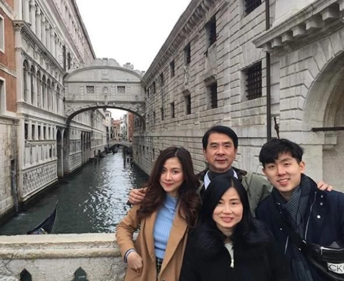 คุณพ่อใบเฟิร์น ดีใจสุดขีด! ตื่นมาเจอเซอร์ไพรส์ด้วยรถป้ายแดงจากลูกสาว