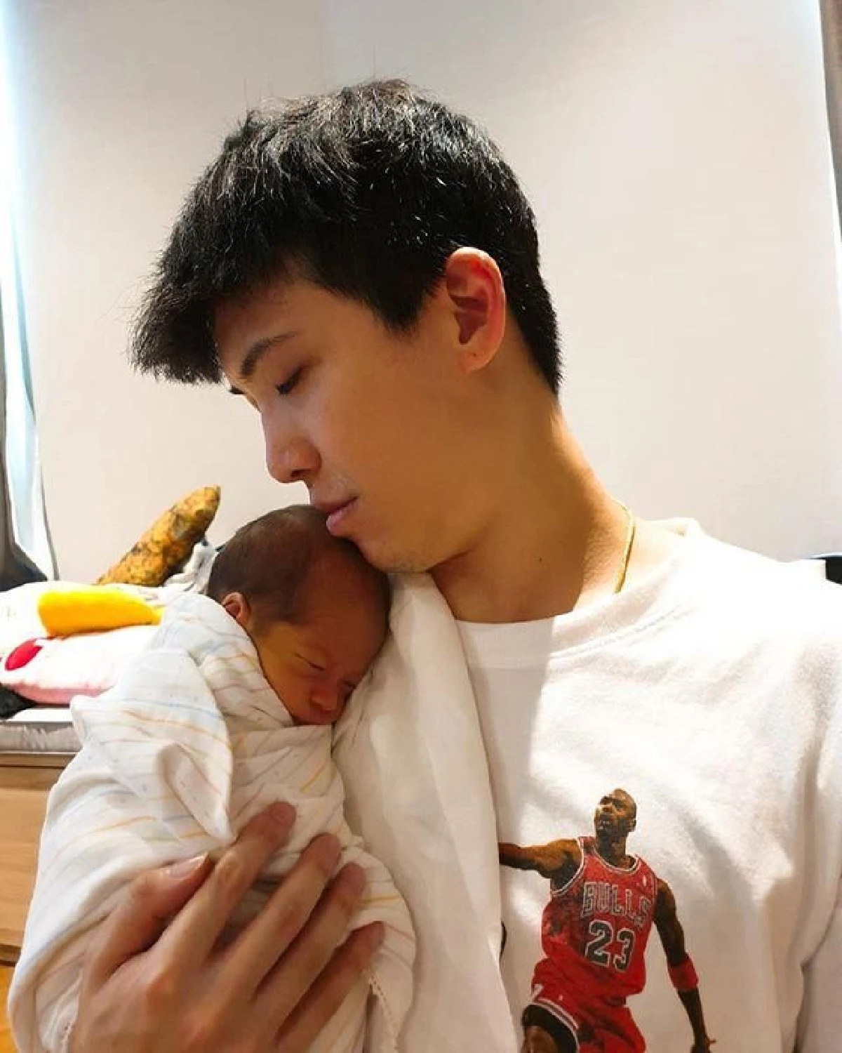 มาร์กี้ แอบถ่ายสามี ป๊อก หลับไปพร้อมกับ น้องมีก้า พ่อลูกน่าเอ็นดูสุดๆ